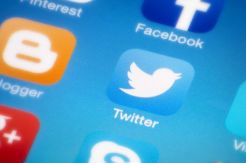 Twitter Larang Posting...