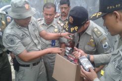 Ratusan Botol Miras Disita Satpol PP Lebak