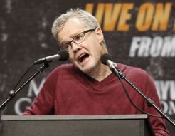 Roach : Mayweather Tak Bisa Sembunyi Sekarang