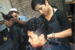 Potong Rambut Bersama...