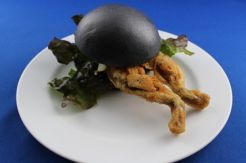 Museum Yokohama Hadirkan Burger Katak