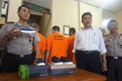 Empat Satpam Ini Curi Ribuan Sepatu Tomkins Senilai Rp1,2 M