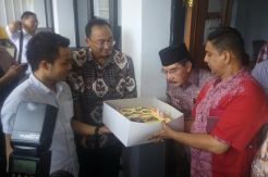 Usai Sidang, Antasari Diberi Kejutan Kue Ulang Tahun