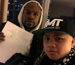 Dukung Mayweather Jr, Dua Warga Filipina Khianati Pacquiao