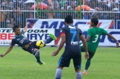 Gagal Juara, Pelatih Persib Alasan Cari Jam Terbang