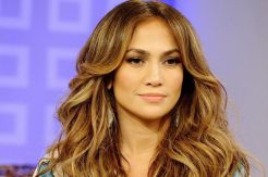 J-Lo Ngebet Duet dengan Rihanna