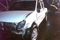 Hantam Pembatas Jalan, Pikup Terguling di Tol Jagorawi