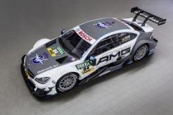 Mobil Balap Mercedes-AMG...
