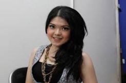 Tina Toon Tunggu Kedatangan Jenazah Olga