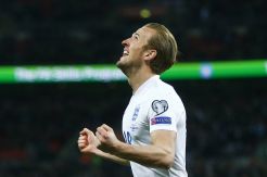 Rooney Anggap Kane Pemain Luar Biasa
