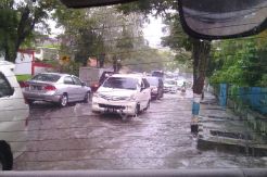 Hujan Sejam, Jalan di Manado Tergenang