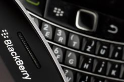 Produk Tak Laku Pendapatan BlackBerry Menurun Drastis