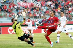 Menang Tipis, Timnas...