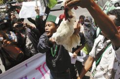 Daerah Gelagapan Atur...