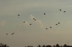 Latihan PPRC TNI Jadi Tontonan Warga Poso