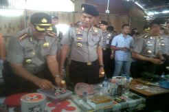 Polisi Gerebek Kampung...