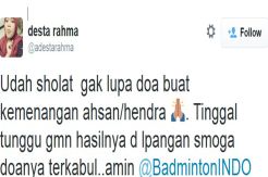 Selesai Ibadah, Wanita...