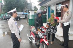 Bayar Pajak di Samsat Kabupaten Bekasi Dapat Helm Gratis
