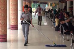Perkenalkan, Ini Cleaning Service Cantik di Stasiun Besar KA Medan