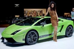 Lamborghini Tak Mau Buat Supercar Murah seperti Ferrari