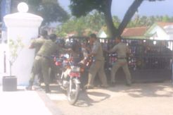 Capek Ngantri Diperiksa BPK, Kades dan  PNS Emosi