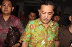 Dua Tersangka Korupsi...