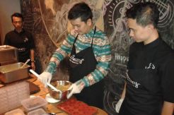 Indra Bekti Buat Coklat untuk Anak Penderita Kanker