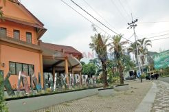 Foodcourt Pacet Terbengkalai