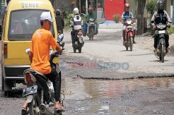 Dipenuhi Lubang, Pemotor...