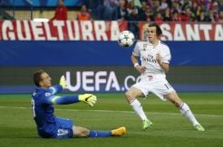 Atletico vs Real Madrid: El Real Tekan Atletico di Babak Pertama