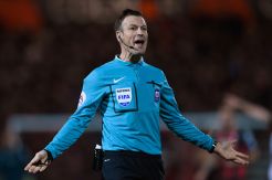 Wasit Kontroversial...