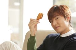 Lee Min Ho Promosikan...