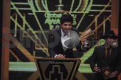 Ammar Zoni Persembahkan Piala untuk Orang Tua