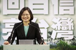 China Peringatkan Oposisi...