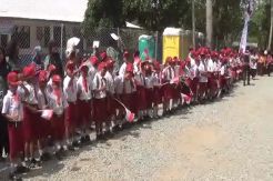 Pelajar SD Rela Basah-basahan demi Melihat Jokowi