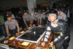 Polisi Gerebek Tempat Judi di Mal Harbouy Bay