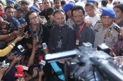 Lagu Maju Tak Gentar Iringi Langkah BW dari KPK ke Bareskrim