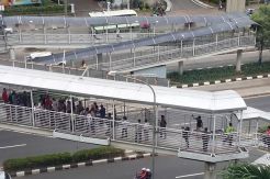 Heboh! Wanita Nekat Ingin Loncat di JPO Depan KPK