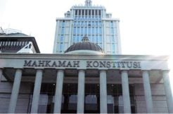 Presiden Angkat Manahan Jadi Hakim Konstitusi