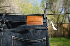 Tips Mencuci Jeans Agar Tidak Rusak