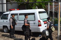 Bawa 9 Peti Mati, 12  Ambulans Masuk ke Nusakambangan