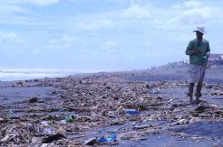 Sampah Tutupi Keindahan Pantai di Bantul