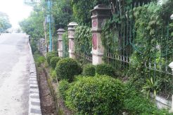 Pagar Rumah Dinas Bupati Nyaris Roboh dan Ditumbuhi Rumput Liar