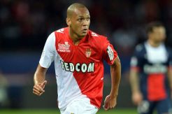 Cari Pengganti Alves, Barca Gencar Dekati Fabinho