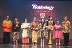 Indosat Beri Penghargaan Pada Para Pelestari Batik