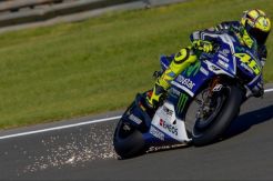 Terus Dibuntuti, Rossi Tidak Ambil Pusing