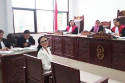 Model Majalah Pria Dewasa...