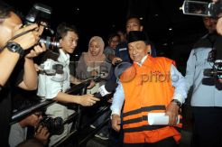 Fuad Amin Hadapi Dakwaan Kasus Suap