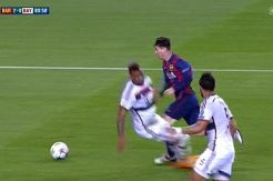 Goyangan Messi Buat Boateng Merana