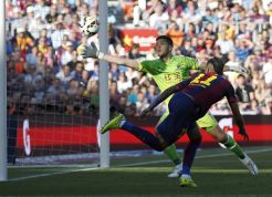 Bungkam Sociedad, El Barca Sukses Jaga Jarak dari Madrid